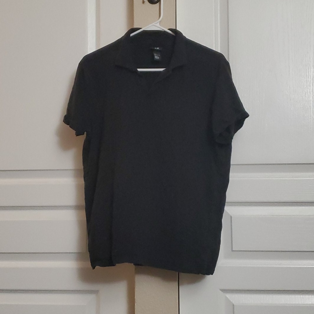 Black H&M polo shirt